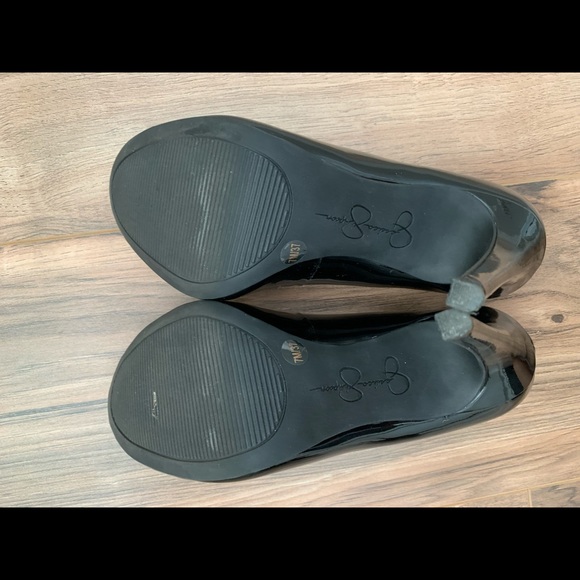 Classic Black Pumps - Picture 2 of 5